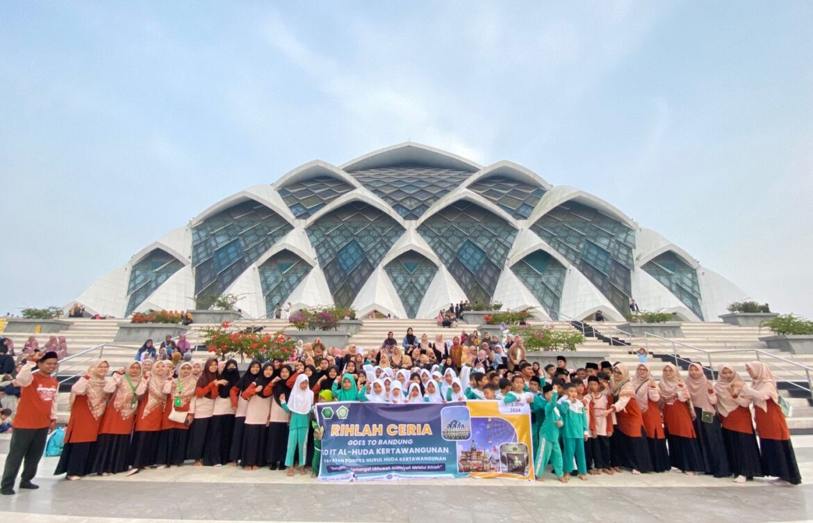 Keseruan RIHLAH CERIA SDIT Al-Huda Kertawangunan Goes To Bandung