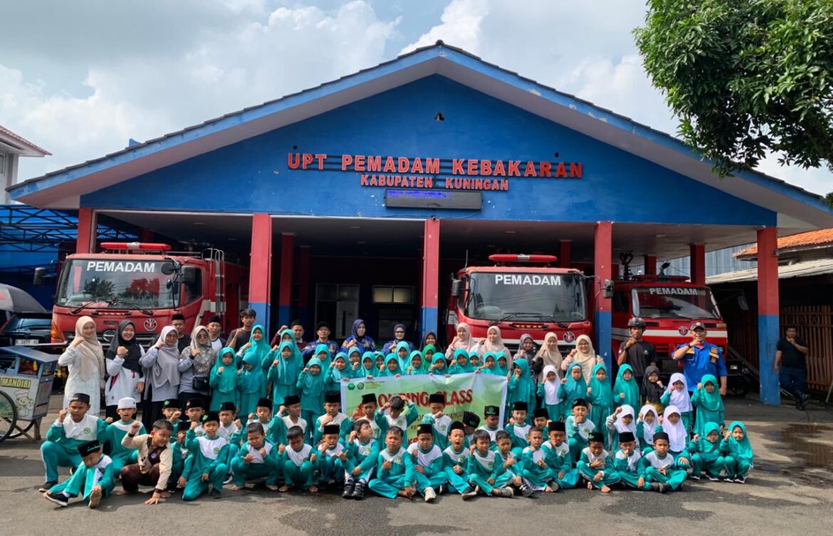 Outing Class Seru ke Pemadam Kebakaran – SD IT Al-Huda Belajar Sambil Berpetualang!