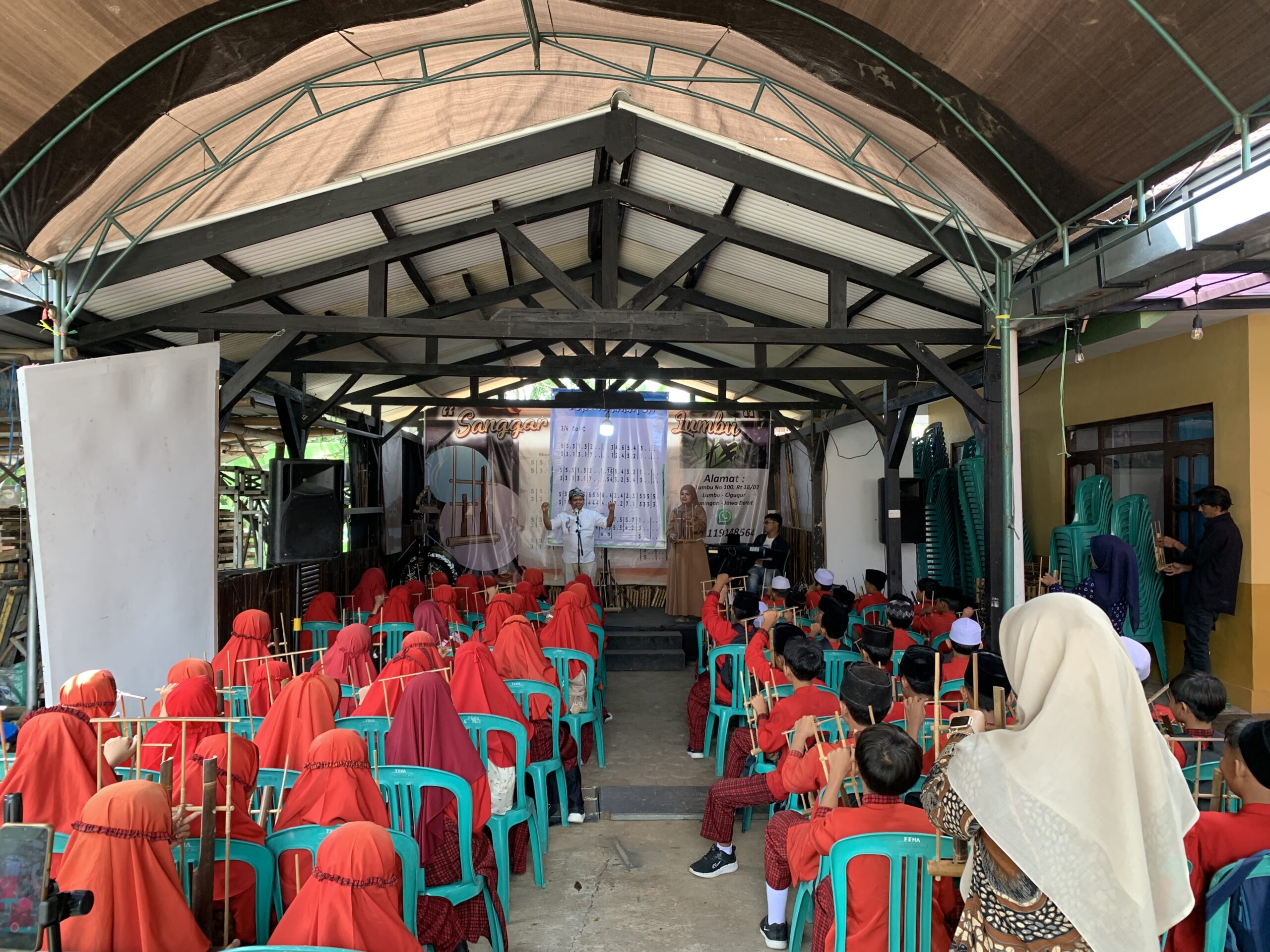 Outing Class SD IT Al-Huda: Lestarikan Budaya bersama Sanggar Angklung Lumbu Kuningan!